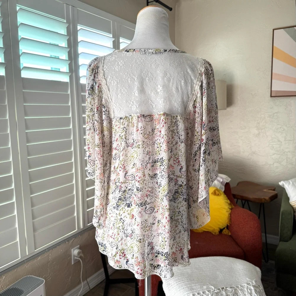 Love Squared paisley lace blouse - Picture 4 of 5